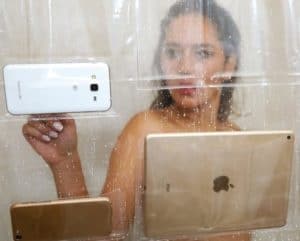 Read more about the article A Shower Curtain That Can Hold Phones And Tablets Is Now A Thing