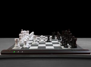 Read more about the article Square Off Now, First Rollable Chess Computer