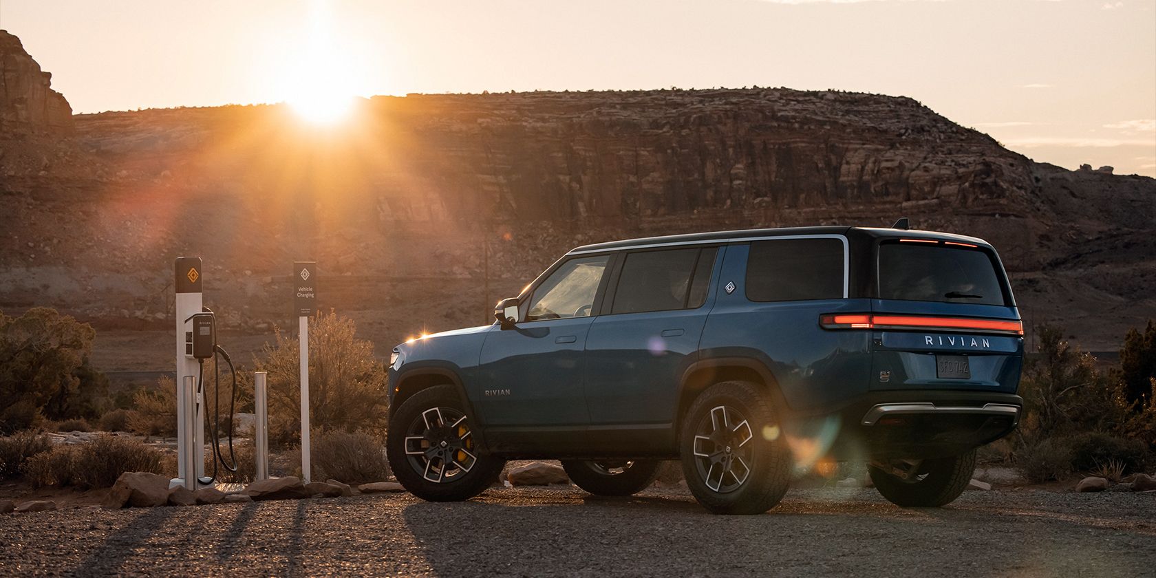 You are currently viewing 4 Reasons the Rivian R1S Is Better Than a Tesla Model X
<span class="bsf-rt-reading-time"><span class="bsf-rt-display-label" prefix=""></span> <span class="bsf-rt-display-time" reading_time="1"></span> <span class="bsf-rt-display-postfix" postfix="min read"></span></span><!-- .bsf-rt-reading-time -->