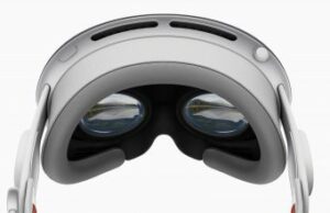 Read more about the article Apple’s Approach to Immersive VR on Vision Pro is Smarter Than it Seems—And Likely to Stick