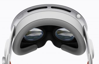 You are currently viewing Apple’s Approach to Immersive VR on Vision Pro is Smarter Than it Seems—And Likely to Stick
<span class="bsf-rt-reading-time"><span class="bsf-rt-display-label" prefix=""></span> <span class="bsf-rt-display-time" reading_time="4"></span> <span class="bsf-rt-display-postfix" postfix="min read"></span></span><!-- .bsf-rt-reading-time -->