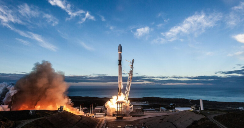 You are currently viewing Europe has ‘no other choice’ but to depend on SpaceX for upcoming satellite launches
<span class="bsf-rt-reading-time"><span class="bsf-rt-display-label" prefix=""></span> <span class="bsf-rt-display-time" reading_time="2"></span> <span class="bsf-rt-display-postfix" postfix="min read"></span></span><!-- .bsf-rt-reading-time -->