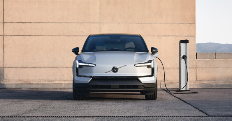 You are currently viewing Volvo invests in UK software startup to boost EV charging speed by 30%
<span class="bsf-rt-reading-time"><span class="bsf-rt-display-label" prefix=""></span> <span class="bsf-rt-display-time" reading_time="1"></span> <span class="bsf-rt-display-postfix" postfix="min read"></span></span><!-- .bsf-rt-reading-time -->