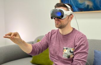 You are currently viewing The Apple Effect: Magic Leap Founder’s Previous Company Launches App on Vision Pro
<span class="bsf-rt-reading-time"><span class="bsf-rt-display-label" prefix=""></span> <span class="bsf-rt-display-time" reading_time="3"></span> <span class="bsf-rt-display-postfix" postfix="min read"></span></span><!-- .bsf-rt-reading-time -->