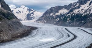 Read more about the article Glaciers in the Alps have shrunk 39% in the last two decades, satellite data reveals