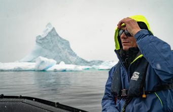 You are currently viewing Apple Continues Investment in Exclusive Immersive Content for Vision Pro
<span class="bsf-rt-reading-time"><span class="bsf-rt-display-label" prefix=""></span> <span class="bsf-rt-display-time" reading_time="2"></span> <span class="bsf-rt-display-postfix" postfix="min read"></span></span><!-- .bsf-rt-reading-time -->