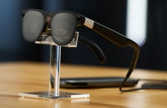 You are currently viewing Google Extends Hardware Partnership with XREAL, Positioning AR Glasses Maker as Android XR Leader
<span class="bsf-rt-reading-time"><span class="bsf-rt-display-label" prefix=""></span> <span class="bsf-rt-display-time" reading_time="2"></span> <span class="bsf-rt-display-postfix" postfix="min read"></span></span><!-- .bsf-rt-reading-time -->